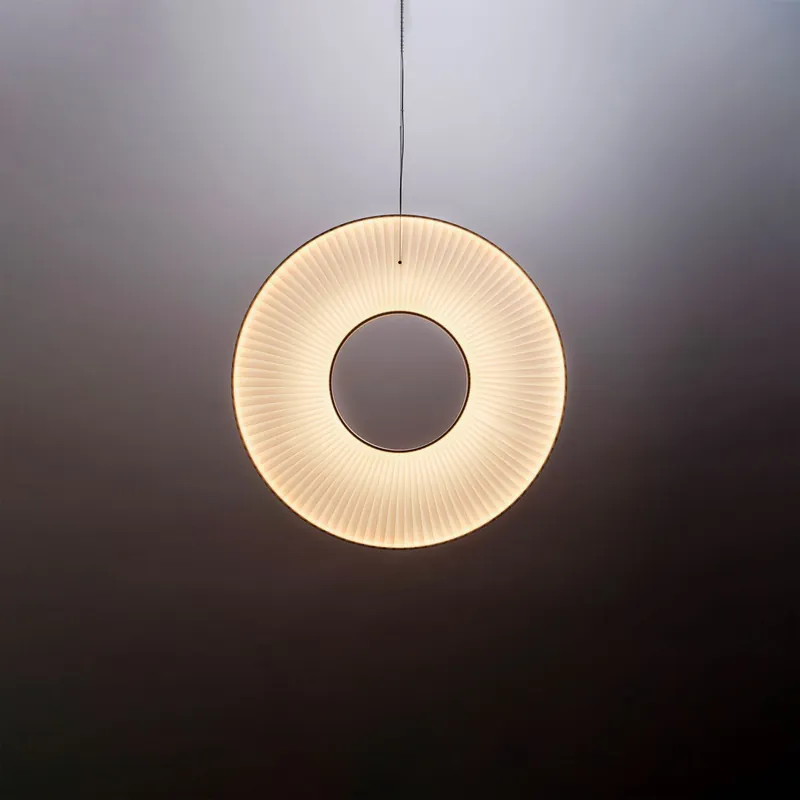Rabat - 10 heures 10 Lampa wisząca Iris vertical śr. 80 cm biała